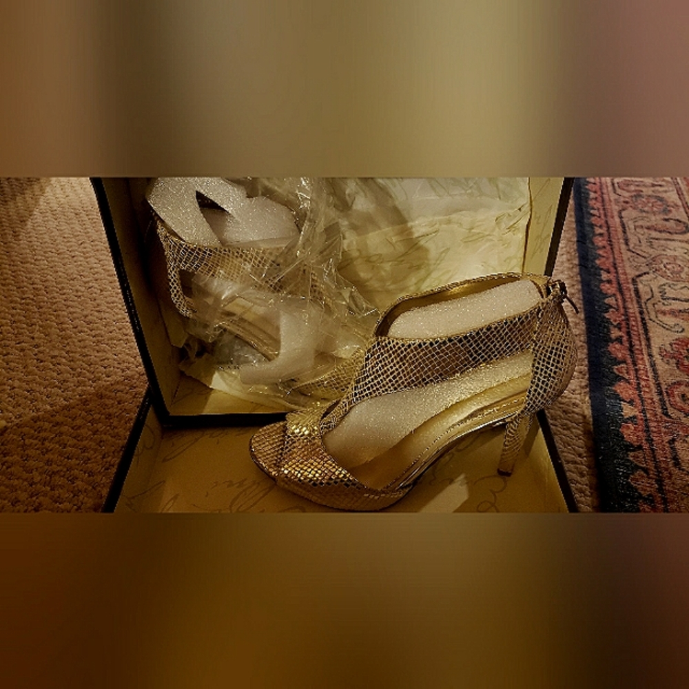 Enzo Angiolini Light Gold Heels *New